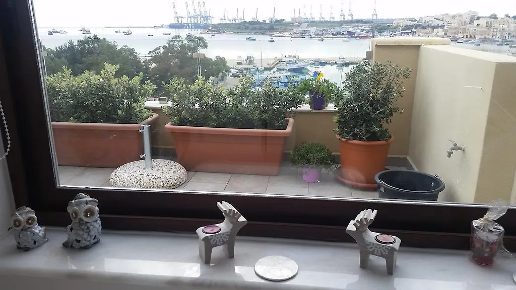 Seagull Penthouse Marsaxlokk Apartment