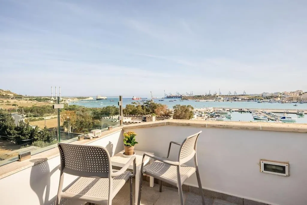 Seagull Penthouse Marsaxlokk Apartment