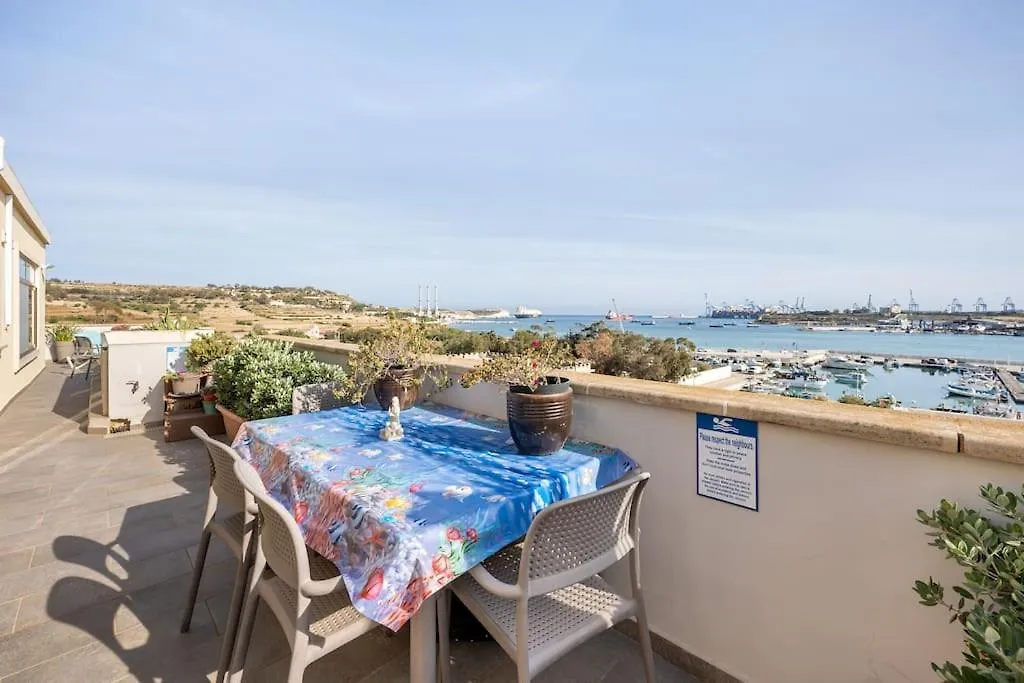 Seagull Penthouse Marsaxlokk Apartment